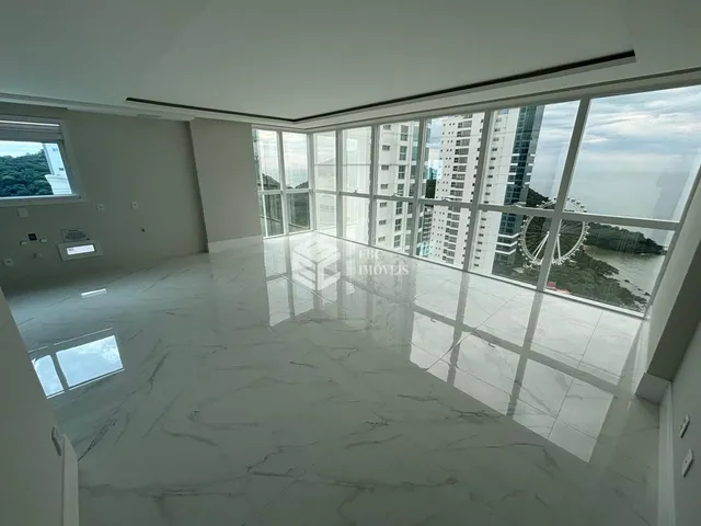 Imagem 2: Apartamento Luxuoso com Vista para o Mar no Edifício Skyline Tower