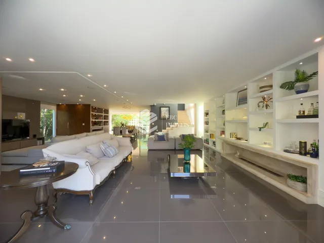 Imagem: Casa de altissimo padrão em condomínio