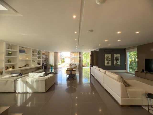 Imagem 4: Casa de altissimo padrão em condomínio fechado com 5 suítes e lazer completo!