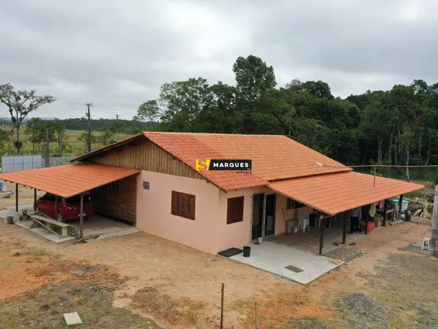 Imagem: A fazenda possui 2 Dormitórios, 1 Banheiro, 2 Vagas na