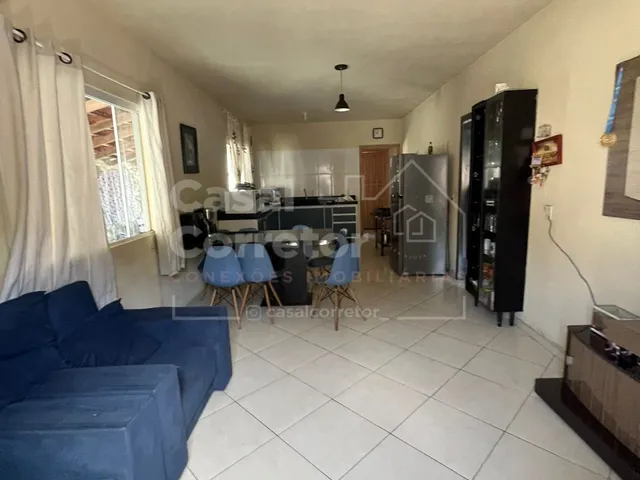 Imagem 4: Casa com 3 quarto e um amplo espaço de terreno