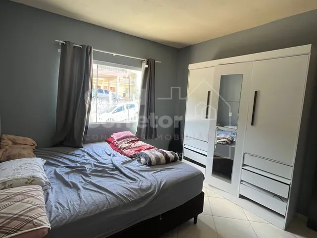 Imagem 10: Casa com 3 quarto e um amplo espaço de terreno