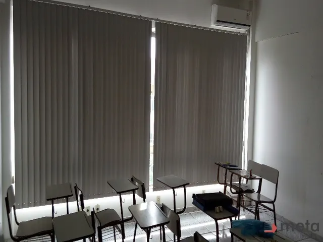 Imagem 2: Conjunto de 9 salas comerciais com recepção banheiros e cozinha. No centro comercial de
