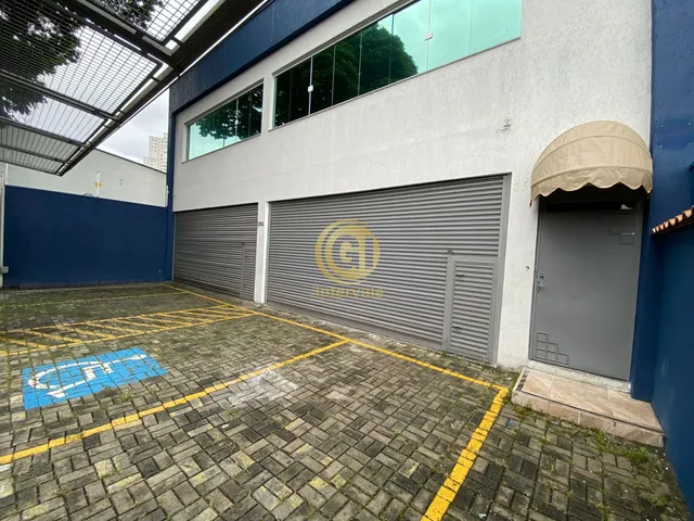 Imagem: A loja possui 4 Banheiros, 4 Vagas na garagem, 203m² de