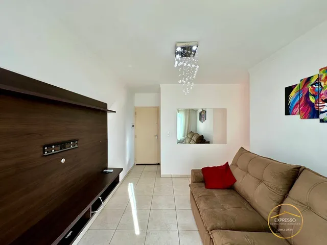 Imagem: O apartamento possui 2 Dormitórios, 1 Suíte, 1 Banheiro,