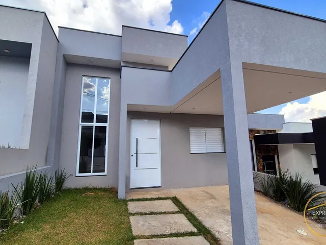 Imagem: A casa possui 3 Dormitórios, 1 Suíte, 2 Banheiros, 2