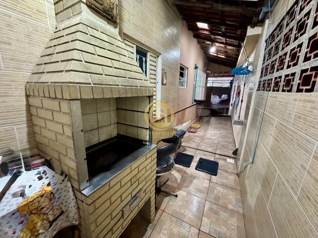 Imagem: A casa possui 3 Dormitórios, 1 Suíte, 2 Banheiros, 1 Vaga