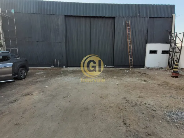 Imagem: O depósito possui 3 Banheiros, 10 Vagas na garagem,