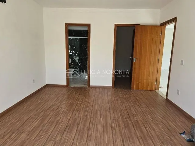 Imagem 11: Casa com 3 quartos à Venda, Vale dos Pinheiros - São Lourenço