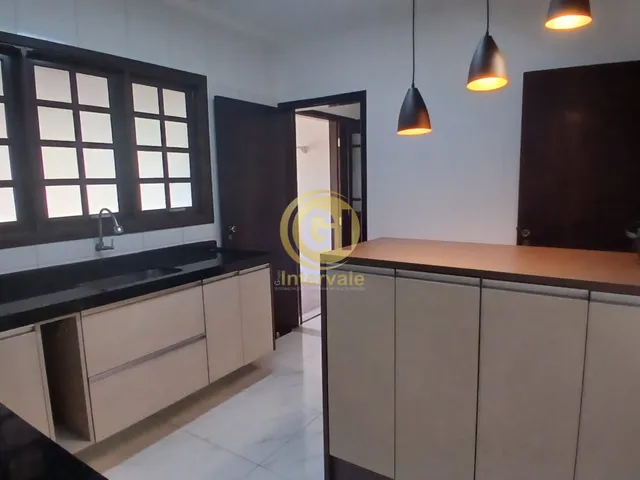 Imagem: A casa possui 2 Dormitórios, 1 Suíte, 3 Banheiros, 2