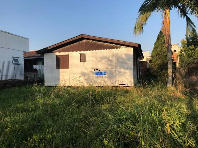 Imagem 2: Terreno lindo e alto de esquina com chalé