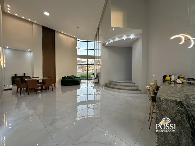 Imagem 4: Casa Linear com 4 Suítes e Amplo Quintal no Condomínio Riviera Park