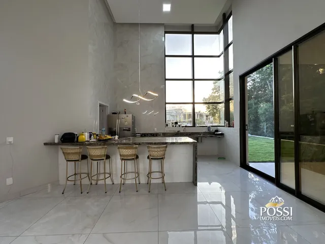 Imagem 10: Casa Linear com 4 Suítes e Amplo Quintal no Condomínio Riviera Park