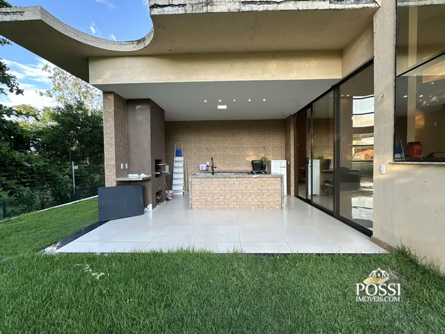 Imagem 16: Casa Linear com 4 Suítes e Amplo Quintal no Condomínio Riviera Park