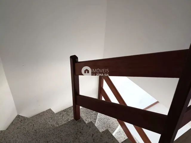 Imagem 1: Casa à venda no bairro Guarujá - Porto Alegre/RS