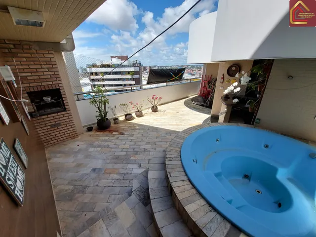 Imagem: A casa possui 3 Dormitórios, 2 Suítes, Acomodam 6
