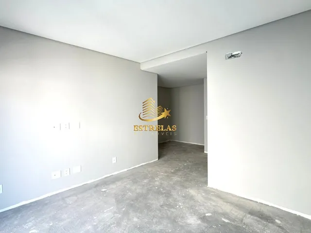 Imagem 10: Imperdível Casa à Venda em Curitiba-PR, Bairro Uberaba - 3 Quartos, 3 Suítes, 4 Salas
