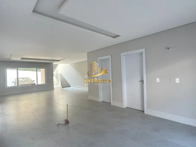 Imagem 3: Impecável casa à venda em Curitiba-PR, bairro Uberaba: 4 quartos, 4 suítes, 3 salas, 6
