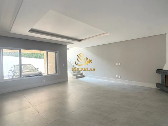 Imagem 5: Impecável casa à venda em Curitiba-PR, bairro Uberaba: 4 quartos, 4 suítes, 3 salas, 6