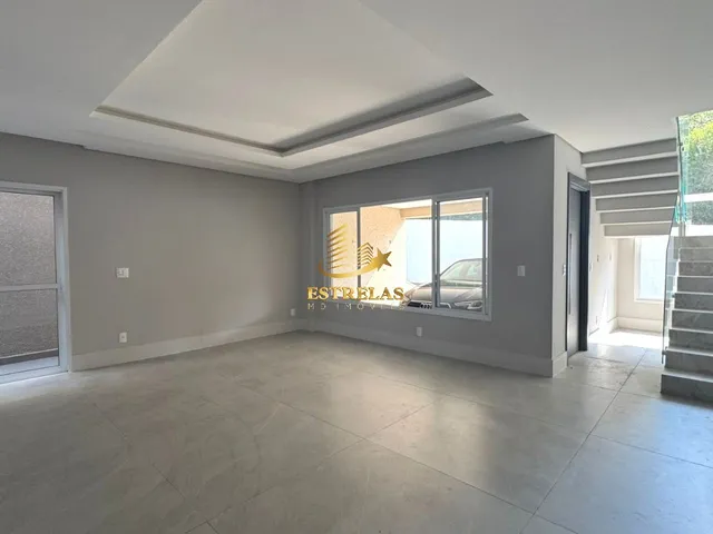 Imagem 6: Impecável casa à venda em Curitiba-PR, bairro Uberaba: 4 quartos, 4 suítes, 3 salas, 6