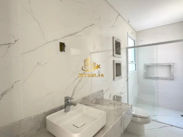 Imagem 7: Impecável casa à venda em Curitiba-PR, bairro Uberaba: 4 quartos, 4 suítes, 3 salas, 6