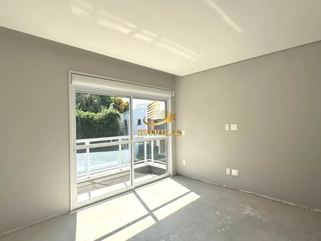Imagem 8: Impecável casa à venda em Curitiba-PR, bairro Uberaba: 4 quartos, 4 suítes, 3 salas, 6
