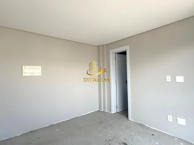 Imagem 13: Impecável casa à venda em Curitiba-PR, bairro Uberaba: 4 quartos, 4 suítes, 3 salas, 6
