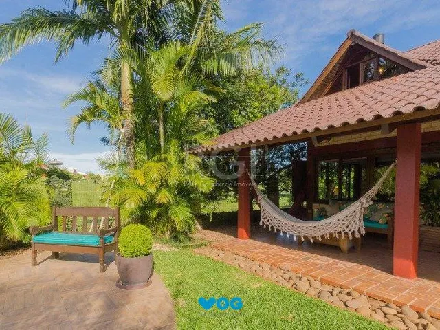 Imagem: A casa possui 3 Dormitórios, 1 Suíte, 4 Banheiros, 4