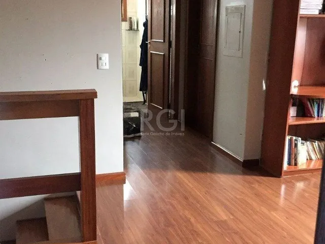 Imagem 3: Casa de 270m² - 3 dormitórios, 1 suíte, churrasqueira, pátio e 3 vagas de garage