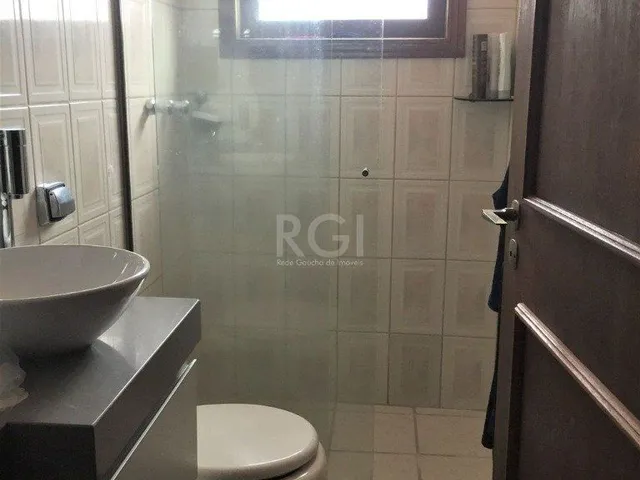 Imagem 4: Casa de 270m² - 3 dormitórios, 1 suíte, churrasqueira, pátio e 3 vagas de garage