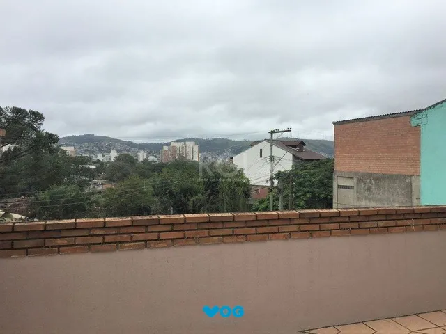Imagem 5: Casa de 270m² - 3 dormitórios, 1 suíte, churrasqueira, pátio e 3 vagas de garage