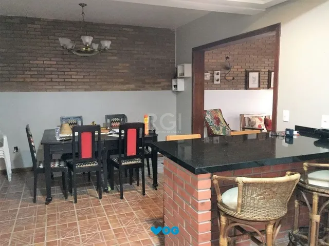 Imagem 6: Casa de 270m² - 3 dormitórios, 1 suíte, churrasqueira, pátio e 3 vagas de garage