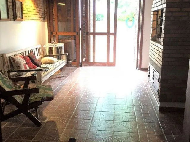 Imagem 7: Casa de 270m² - 3 dormitórios, 1 suíte, churrasqueira, pátio e 3 vagas de garage