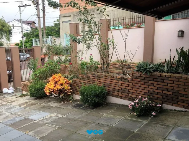 Imagem 9: Casa de 270m² - 3 dormitórios, 1 suíte, churrasqueira, pátio e 3 vagas de garage
