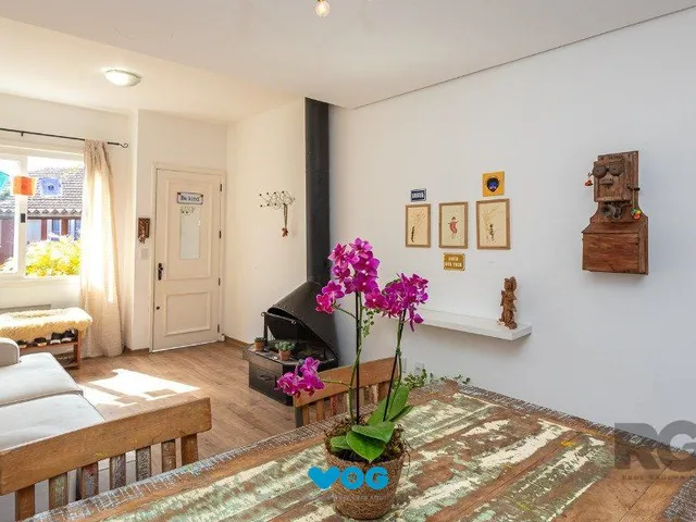 Imagem 2: Casa em condomínio de 109m² - 3 dormitórios, 1 suíte e 1 vaga no bairro Teresópo