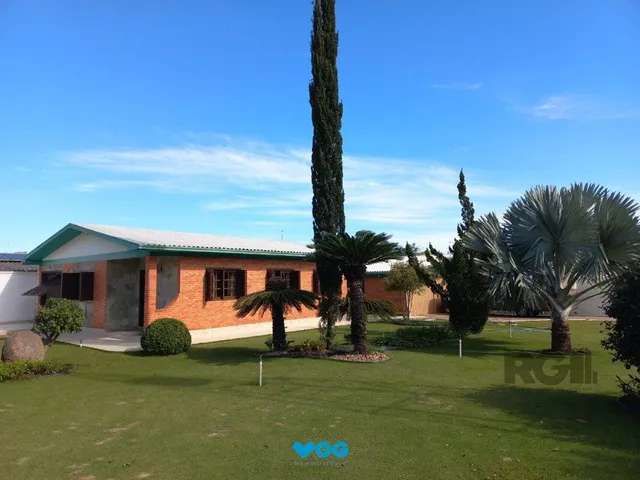 Imagem: A casa possui 2 Dormitórios, 1 Banheiro, 4 Vagas na