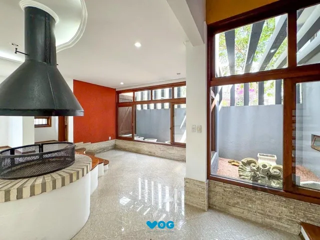 Imagem 4: Com 4 suítes espaçosas, incluindo uma master com closet