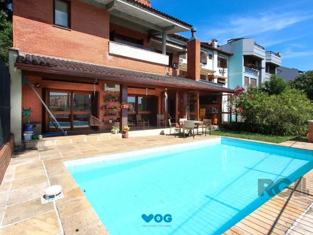 Imagem: Casa com 4 Dormitórios, Sendo 1 Suíte