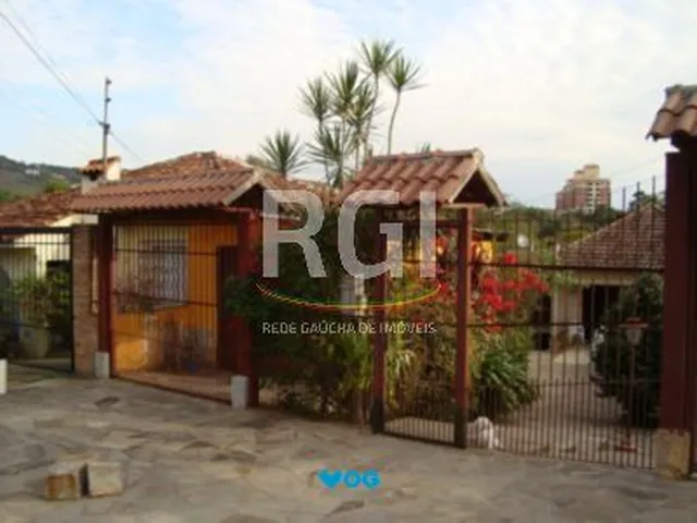 Imagem: Casa Ampla com 7 Dormitórios no Bairro