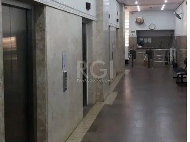 Imagem 3: Sala comercial com 55,0 m2, com 2 banheiros e piso com porcelanato