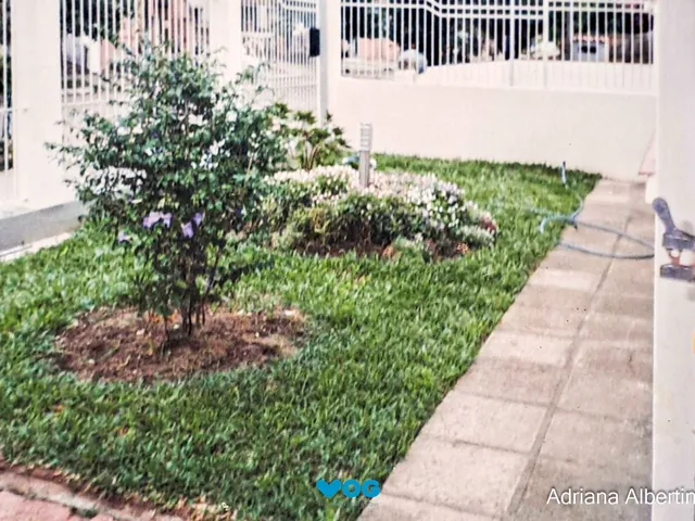 Imagem: A casa possui 2 Dormitórios, 1 Banheiro, 2 Vagas na