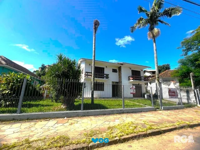 Imagem: Casa com 351,60m2 de área construída em