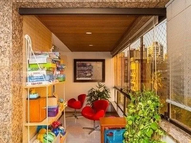 Imagem 2: Vende-se luxuosa cobertura 329m² com 3 suítes e 3 vagas de garagem no Petrópolis