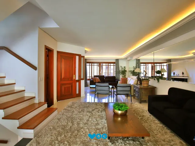 Imagem: Casa de 3 Dormitórios, 3 Vagas e Pátio
