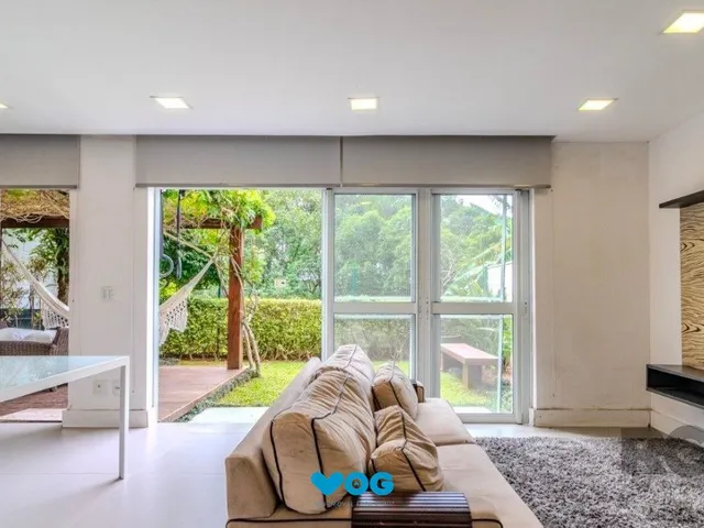 Imagem: Casa em Condomínio com 04 Quartos - 4 vagas