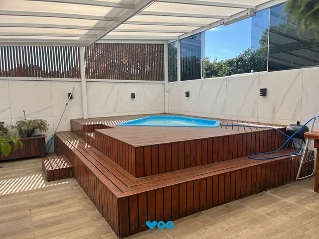 Imagem: Vendo casa com piscina na Lomba do Pinheiro