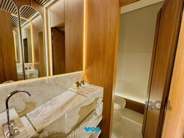 Imagem 9: Sobrado Beira Lago com piscina e Deck com 457m² e 5 suítes no Condomínio Sense e
