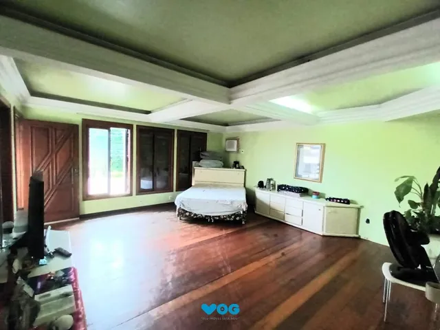 Imagem: A casa possui 4 Dormitórios, 1 Suíte, 4 Banheiros, 3