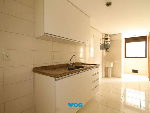 Imagem 2: Apartamento com 2 quartos, 1 suíte e 1 vaga e elevador no Bairro Bom Fim