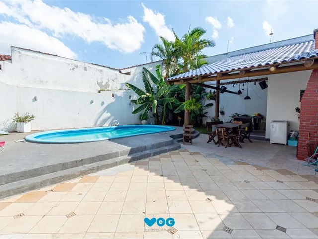 Imagem 1: Casa 4 dormitórios à venda Moinhos de Vento Canoas/RS
